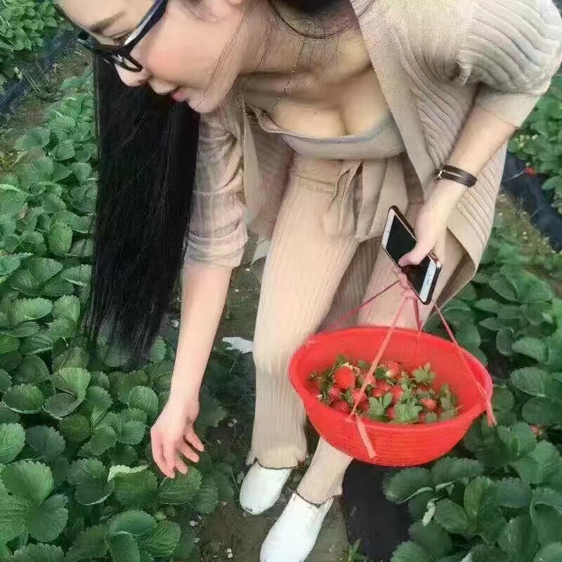 深圳一女子住酒店三天没开窗，退房发现窗外是卫生间